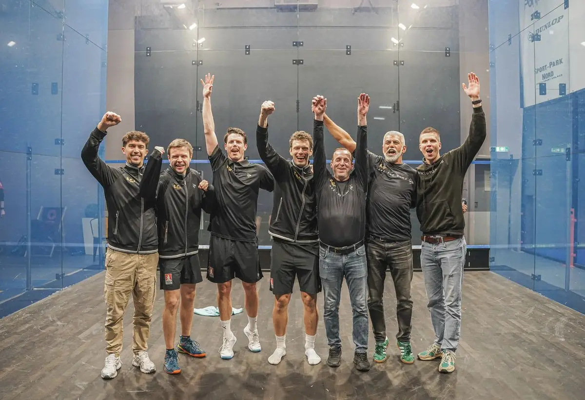 Jubelndes Team im Sportpark Nord