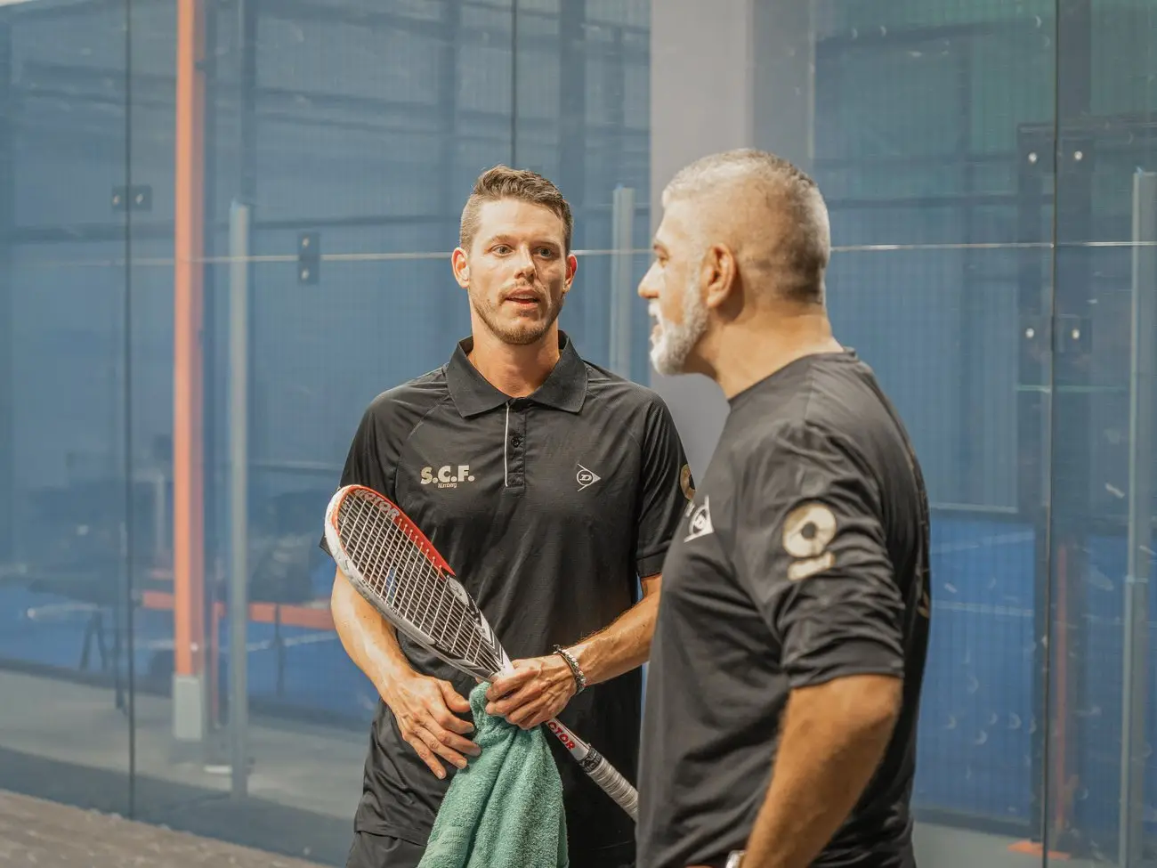 Spieler des SCF Nürnberg auf dem Glascourt